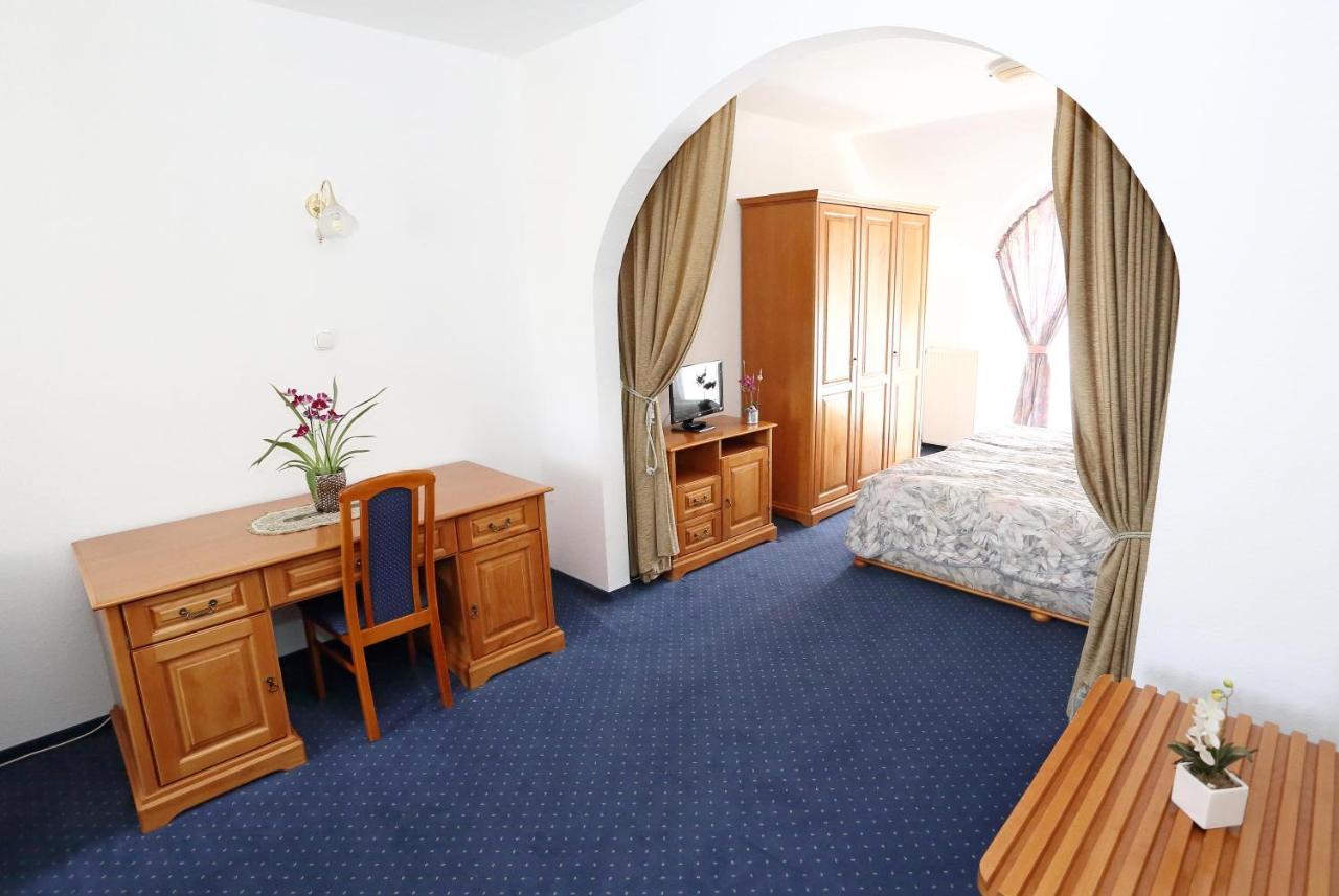 Hotel Wesselenyi Gyor Bagian luar foto