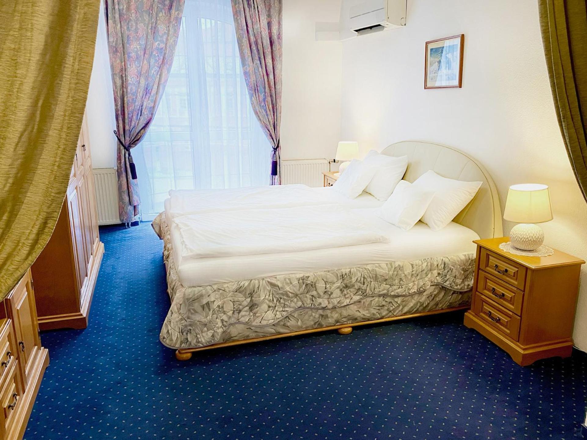 Hotel Wesselenyi Gyor Bagian luar foto