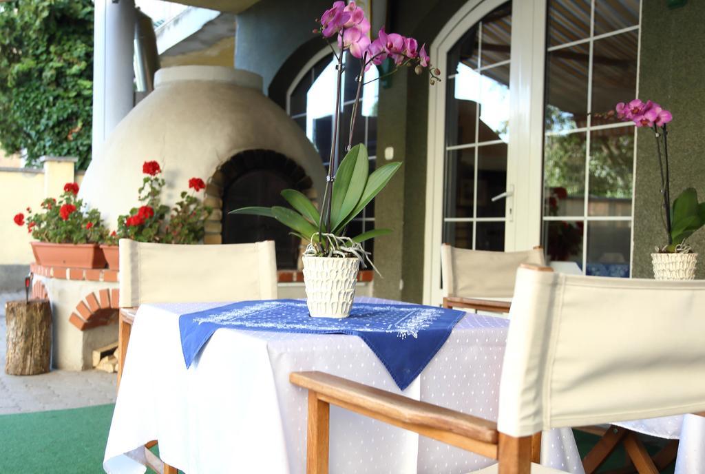 Hotel Wesselenyi Gyor Bagian luar foto